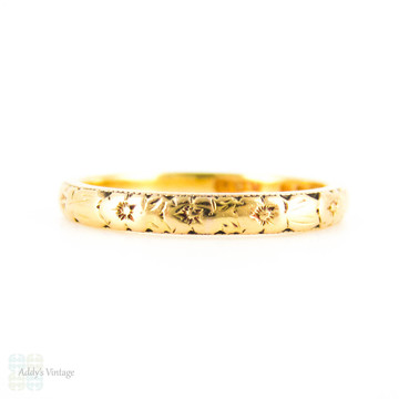 Mid Century 22ct Engraved Wedding Ring, Ladies Flower & Leaf Design Narrow Gold Band. Circa 1960s, Size O / 7.25.