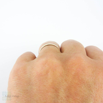 9ct Gold Wedding Ring, Vintage Ladies Medium Width Simple & Classic Wedding Band. Circa 1990s, Size M / 6.25.