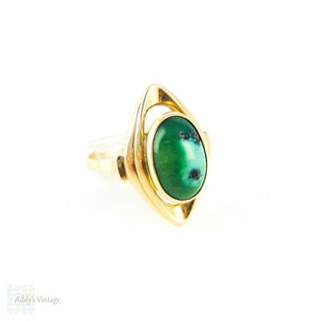 Mid Century Turquoise 9ct Ring,  Modern Large Oval Gem in Marquise Shape Mounting, Circa 1960s.