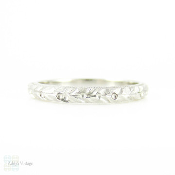 Vintage Engraved Platinum Wedding Ring, Narrow Wreath Pattern Band with Milgrain Beading. Circa 1930s, Size J / 5.