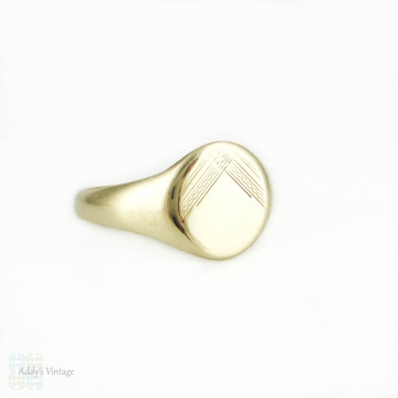 Vintage 9 Carat Gold Signet Ring, Oval Cartouche For Engraving. Mens or Womens Ring, Circa 1950s.