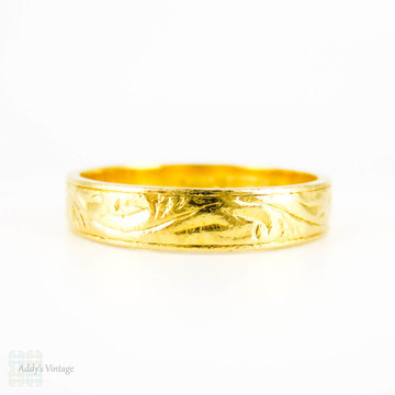 BALANCE Vintage 22k Gold Wedding Band, Ladies or Gentlemen's Engraved Wedding Ring. Circa 1970s, Size Q / 8.25.