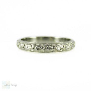 Engraved Art Deco Wedding Ring, 18K Floral Design Band. Circa 1930s, Size J / 5.