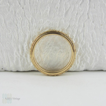 Antique Engraved 18 Carat Yellow Gold Wedding Ring. Wedding Band with Flower Blossom Pattern, Very Small Size.