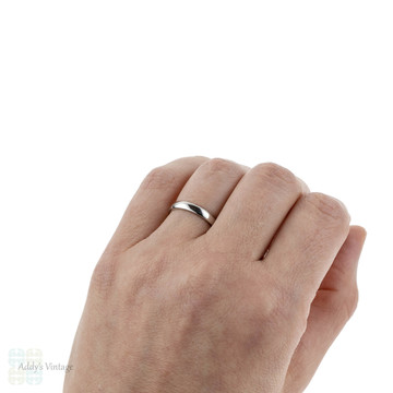 Vintage Platinum Wedding Ring. Ladies Court Comfort Fit Band, Size K.25 / 5.5, 4.05 grams.