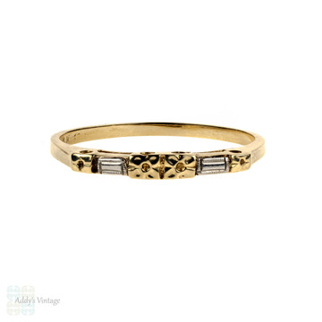 Vintage 14k Two Tone Engraved Wedding Ring, Flower & Baguette Design. Circa 1940s.