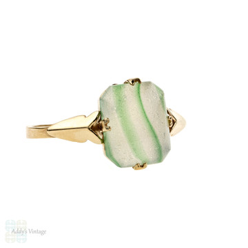 Green Striped Moulded  Glass 9k Ring, 9ct Yellow Gold. Circa 1970s.