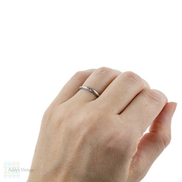 Vintage 18k White Gold Engraved Wedding Ring, Flower Engraving Ladies Band. Size M.5 / 6.5.