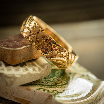 Wide Engraved 18ct Wedding Band, Antique 18k Yellow Gold Ring. Size M / 6.25.