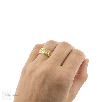 Wide Engraved 18ct Wedding Band, Antique Victorian 18k Yellow Gold Ring. Size P / 7.75.