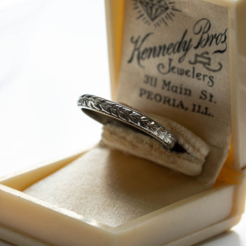 Art Deco Engraved Wedding Ring. Wreath Pattern Ladies Band. Circa 1920s, Size K.75 / 5.5.