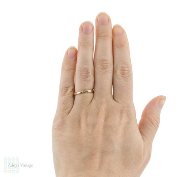 1940s Engraved 14k Yellow Gold Wedding Band by Lohengrin. Vintage Floral Ring, Size M / 6.25.