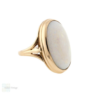 Opal 10K Yellow Gold Ring, Bezel Set 10ct Large Cabochon Cut Oval Gemstone.