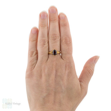 Antique Oval Garnet Single Stone Ring, 18ct 18k Yellow Gold, Circa 1900.
