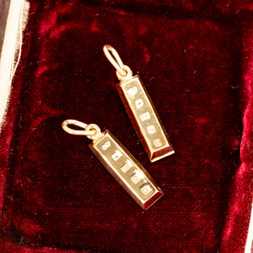 Miniature 9ct Yellow Gold Ingot Charm Pendant, 9k 1979 English Hallmarks.