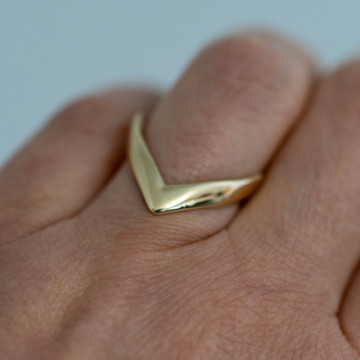 Chevron 9ct 9k Yellow Gold Band, Vintage 1970s Zig Zag Design Shaped Ladies Ring.