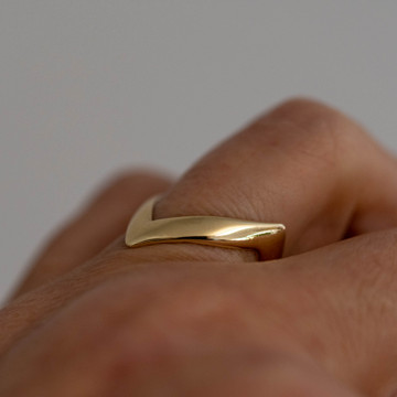 Chevron 9ct 9k Yellow Gold Band, Vintage 1970s Zig Zag Design Shaped Ladies Ring.