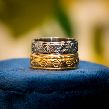 Vintage 22ct Gold Engraved Wedding Band, Wide Flower Pattern Ring Size N / 6.75.