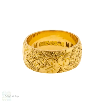 22ct Gold Wide Flower Engraved Ladies Wedding Ring, Vintage 1960s Band 8.8g.
