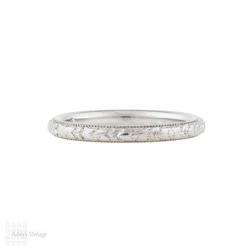 Engraved 18ct Art Deco Floral Engraved Wedding Ring by Lohengrin, Size H / 4.