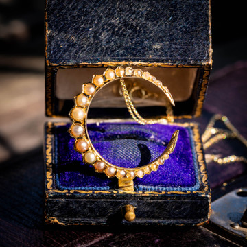 Antique Victorian 9ct Gold Cresent Moon Pearl Pendant.