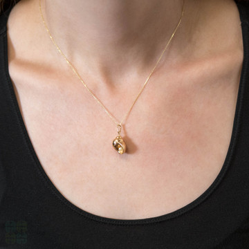 Vintage 9ct Gold Periwinkle Shell Pendant with Cultured Pearl.