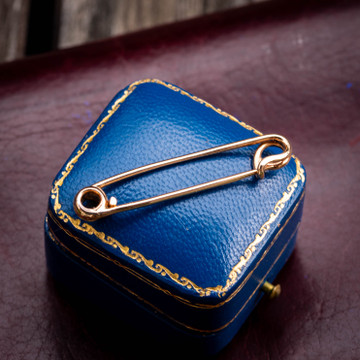 Antique 9ct Gold Safety Pin, Small Kilt Pin Style Design.
