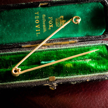 Vintage 9ct Gold Safety Pin by Deakin & Francis, Circa 1970s Stock Pin Brooch.