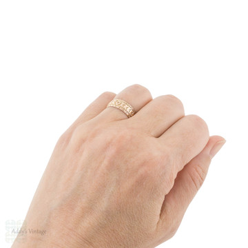 Edwardian Engraved 9ct Gold Wide Flower & Leaf, Circa 1900s. Size M / 6.25.