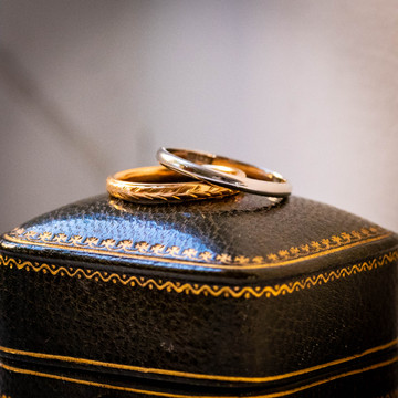 Art Deco 18ct White Gold Wedding Ring with Engraved Sides, Size O.5 / 7.5.