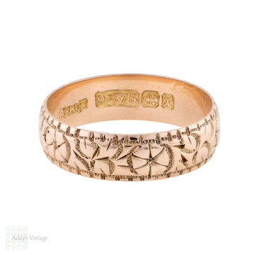 Victorian Engraved 9ct Gold Wide Daisy Flower Ring, Circa 1890s. Size M / 6.25.