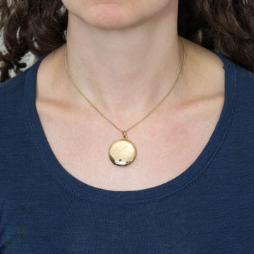 Antique Gold Filled Floral Engraved Locket with Sapphire Paste.