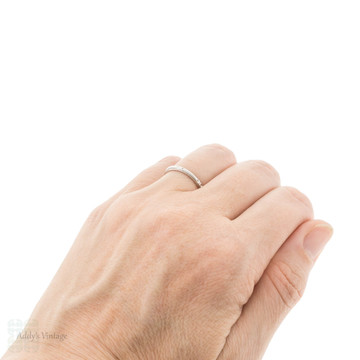 Art Deco Slender Flower Engraved Platinum Wedding Ring, Size L.5 / 6. 