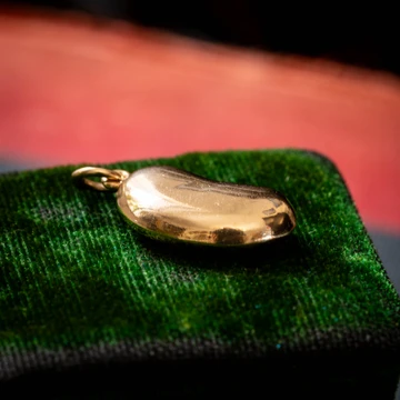 Antique 9ct Gold Victorian Lucky Bean Charm Pendant.