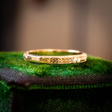 Antique 12ct Gold Wreath Engraved Wedding Ring, Size J / 4.75.