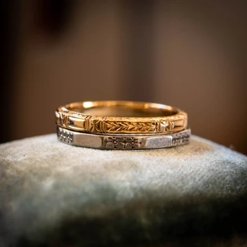 Antique 12ct Gold Wreath Engraved Wedding Ring, Size J / 4.75.