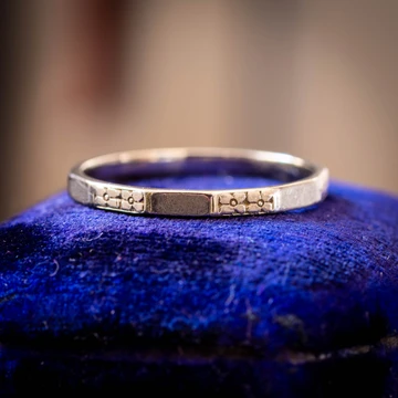 Vintage Flower Engraved Platinum Wedding Ring, Size M / 6.25.
