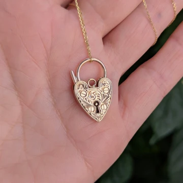 Vintage Hand Engraved 9ct Gold Heart Padlock Pendant Clasp.