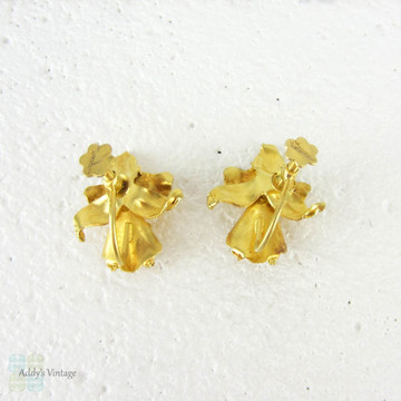 Mid Century Orchid Flower Earrings with Cultured Pearl Drops, Textured Floral Clip On Earrings in 18 Carat Yellow Gold, Circa 1950s.