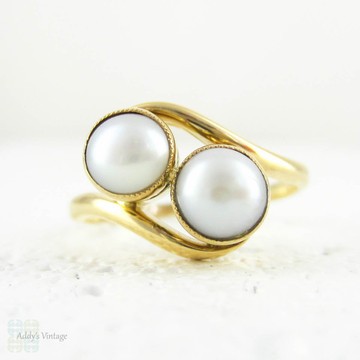 Vintage Pearl Bypass Ring, Double Twin Cultured White Pearl Crossover Style Twist Ring, Toi et Moi Pearl Ring in 18 Carat Yellow Gold.