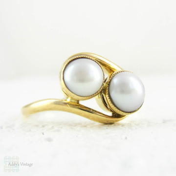 Vintage Pearl Bypass Ring, Double Twin Cultured White Pearl Crossover Style Twist Ring, Toi et Moi Pearl Ring in 18 Carat Yellow Gold.