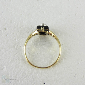 1920s Onyx & Old Mine Cut Diamond Panel Ring, Art Deco Double Claw Design Setting in 18 Carat Yellow Gold.