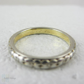 Antique Engraved Wedding Ring, Forget Me Not Flower Design, Floral Engraving in Two-Tone 18 Carat Gold, Circa 1910s.