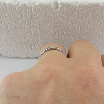 Antique Engraved Wedding Ring, Forget Me Not Flower Design, Floral Engraving in Two-Tone 18 Carat Gold, Circa 1910s.