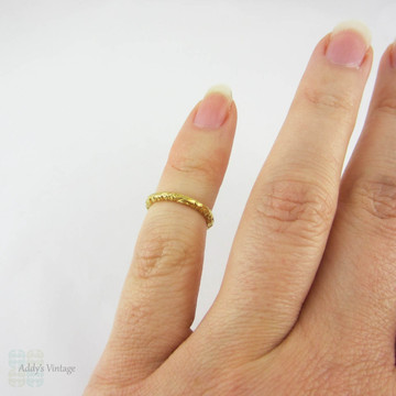 Antique 15 Carat Gold Split Ring. Victorian Engraved Floral Design Split Ring for Charms, Fobs.