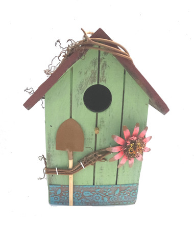 Birdhouse Garden Decor Idea on a Budget