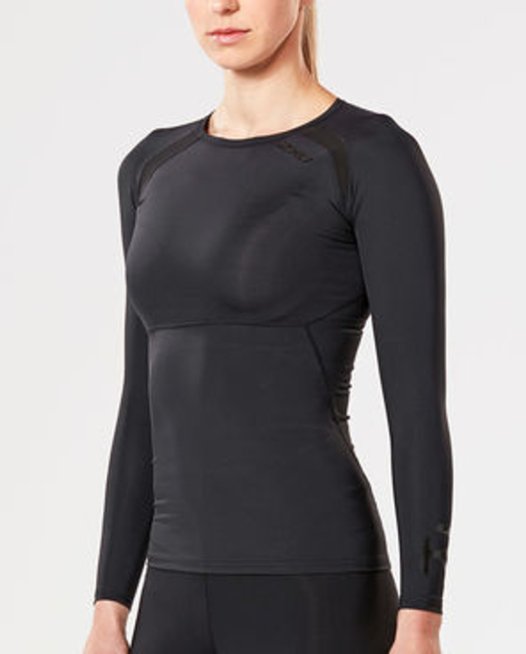 2XU Womens Compression Long Sleeve Top BlackBlack XSmall >>> Be