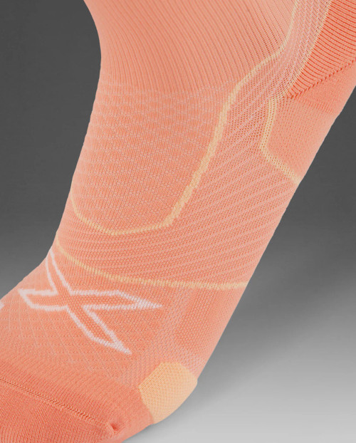 2XU - Vectr Cushion Crew Socks - Digital Peach/White - 2025