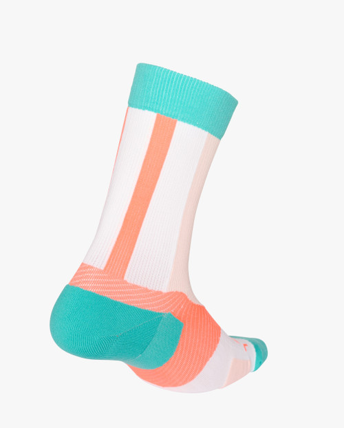 2XU - Vectr Light Cushion Crew Socks - Unisex - Porcelain/Hyper Coral