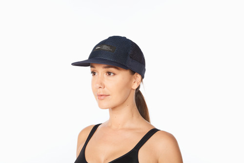 2XU - Light Speed Trucker - Unisex - Midnight/Finish Lines White